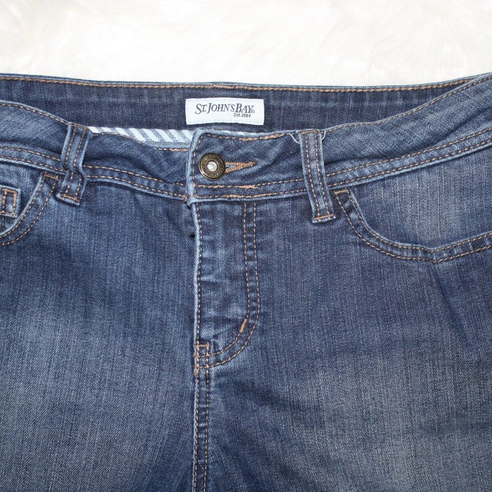 St. John's Bay Denim Shorts Size 4 - Picture 3 of 5